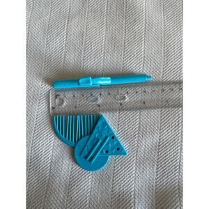 Vintage Barbie Doll Whitney 1988 Style Magic Hair Comb Blue Triangle Curler